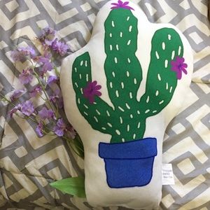 Cactus shaped decore pillow